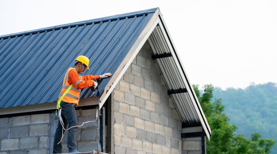Expert Emergency Roof Repairs services in Mora, LA